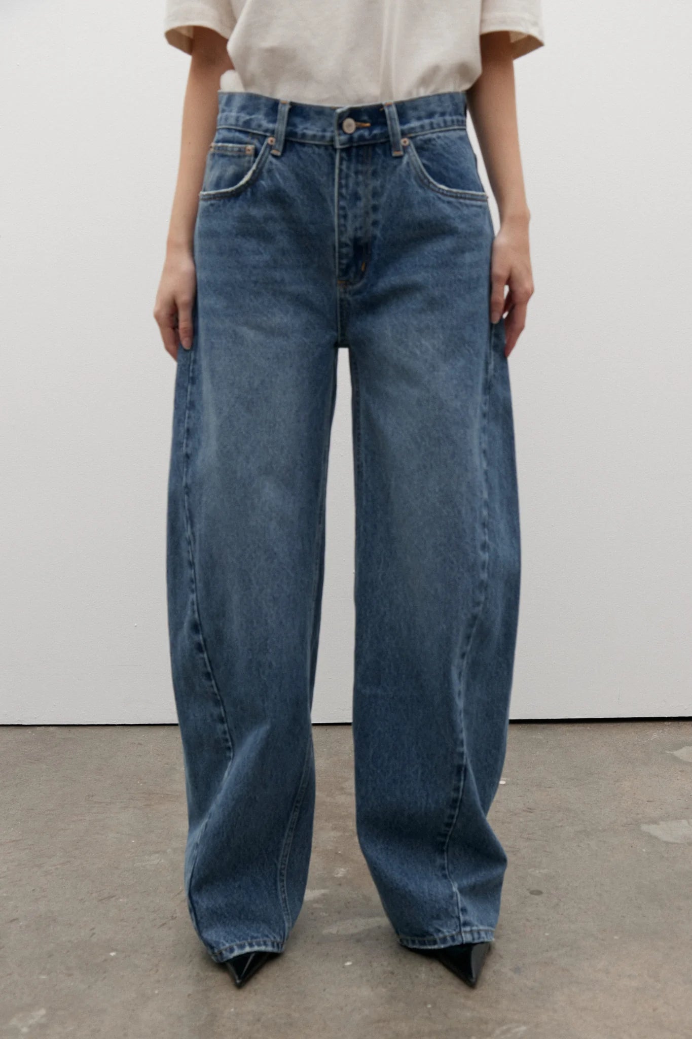 Brooklyn Barrel Leg Jean - True Blue