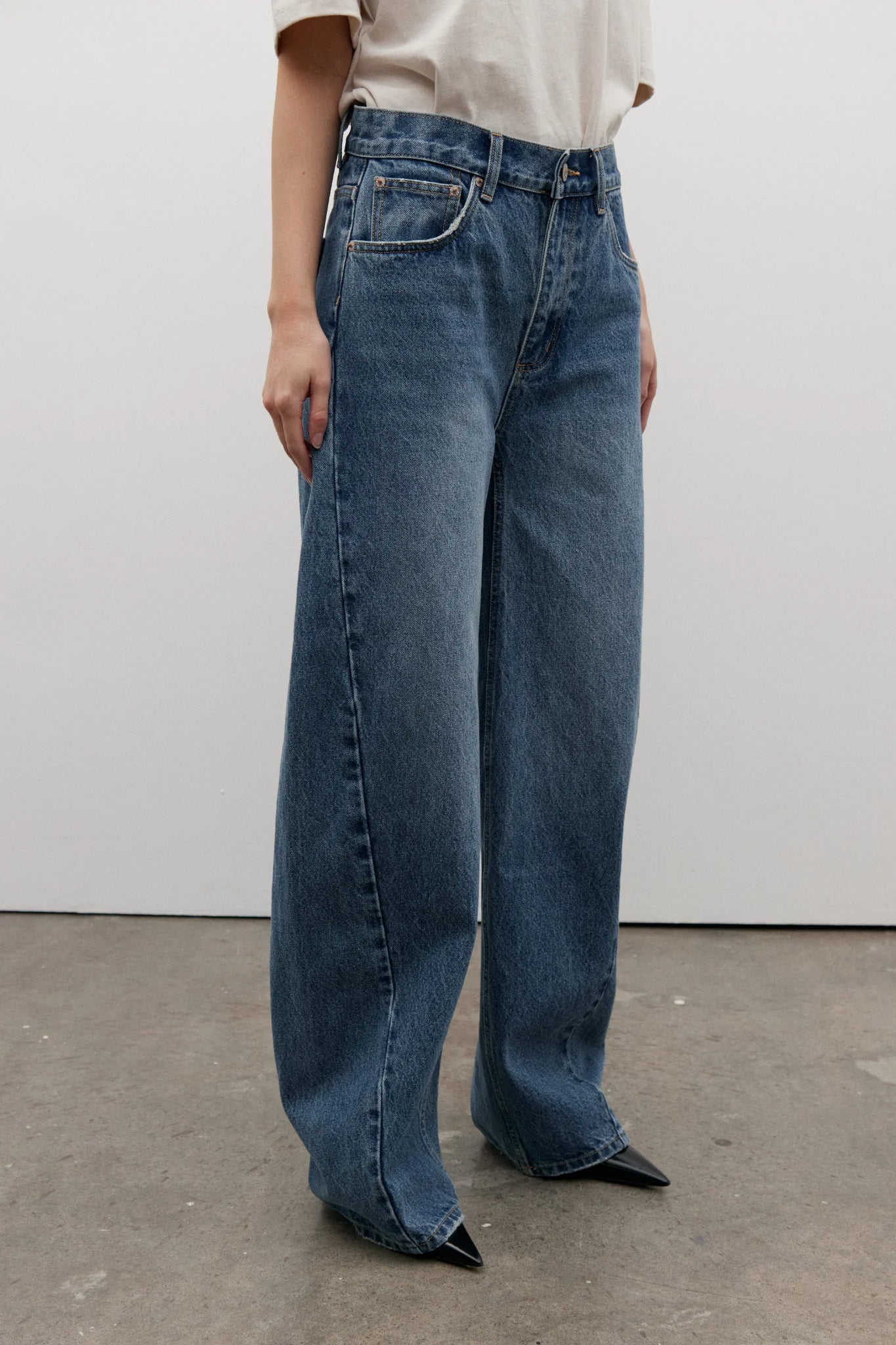 Brooklyn Barrel Leg Jean - True Blue